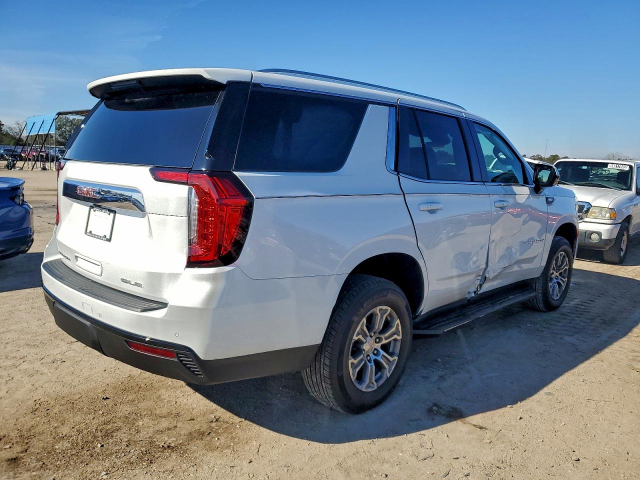 GMC Yukon Sle Image 6