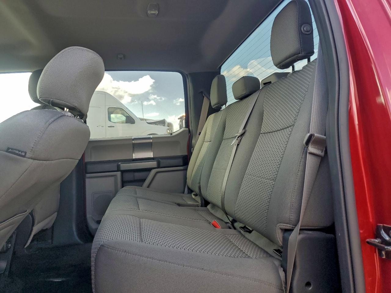 Ford F-150 Supercrew Image 11