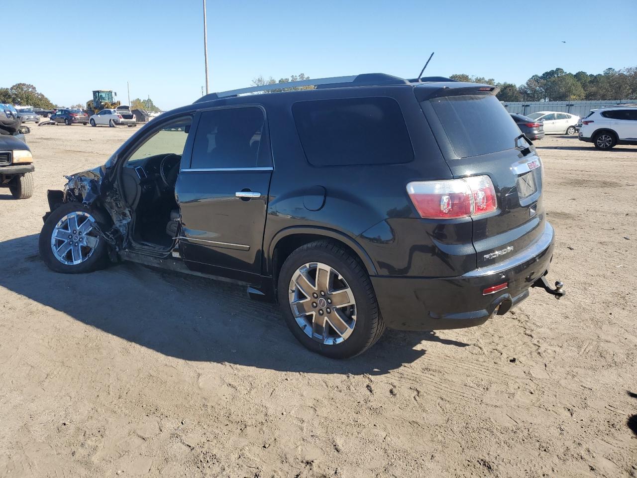 GMC Acadia Denali Image 3