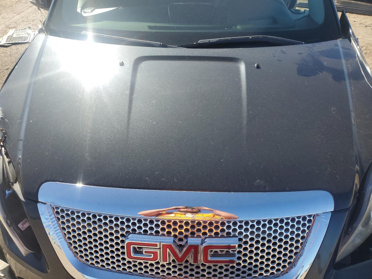 GMC Acadia Denali Image 8