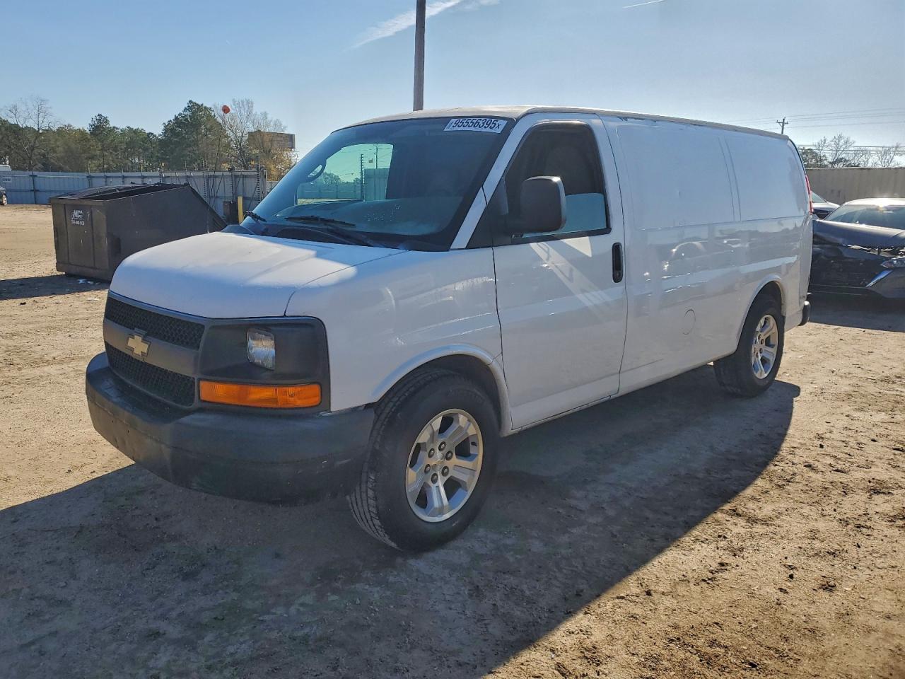 Chevrolet Express Image 1