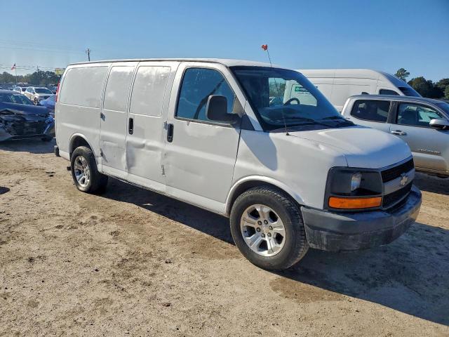 Chevrolet Express Image 10
