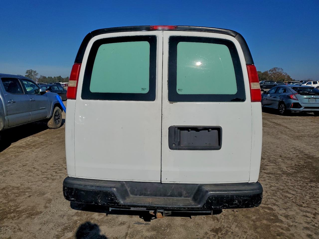 Chevrolet Express Image 6