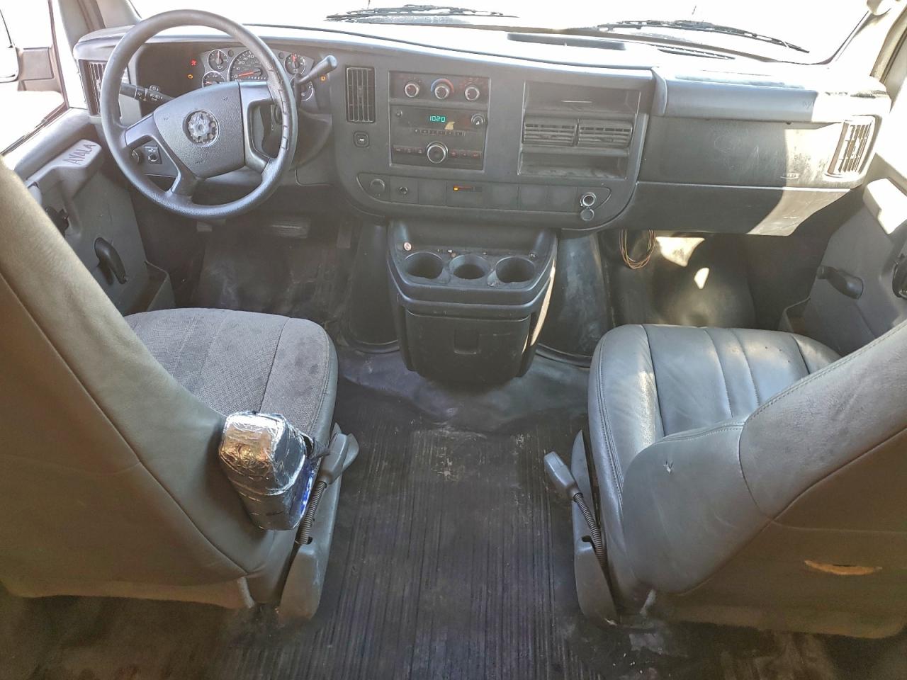 Chevrolet Express Image 9