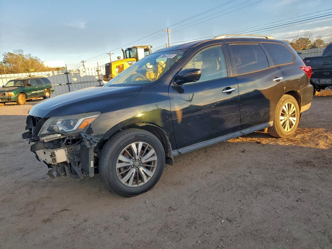 Nissan Pathfinder S Image 1