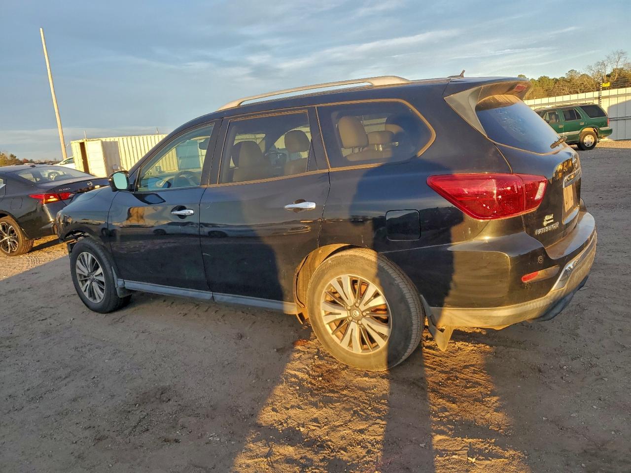 Nissan Pathfinder S Image 10