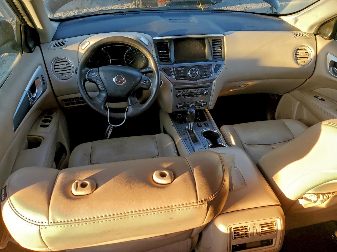 Nissan Pathfinder S Image 4