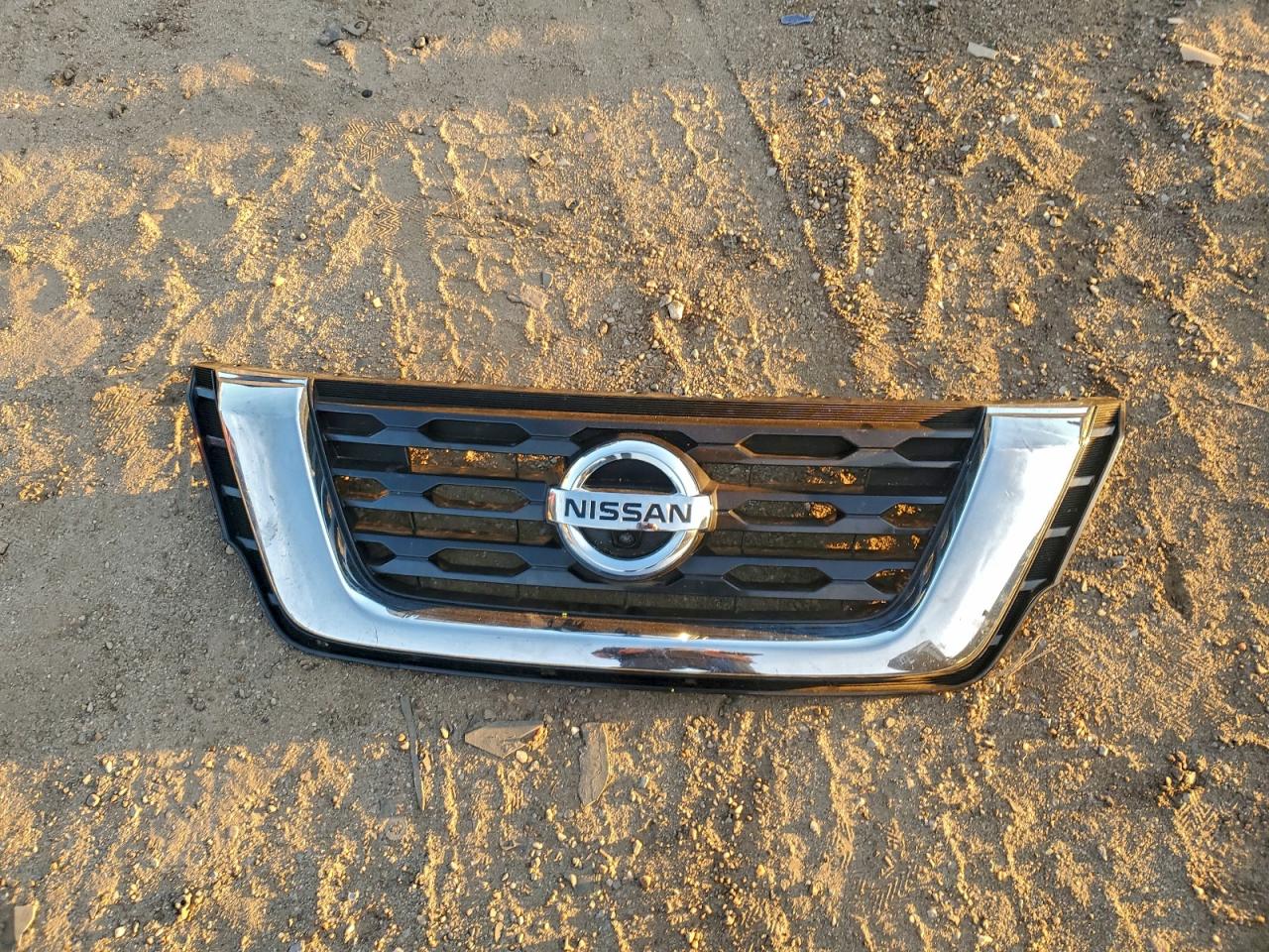 Nissan Pathfinder S Image 9