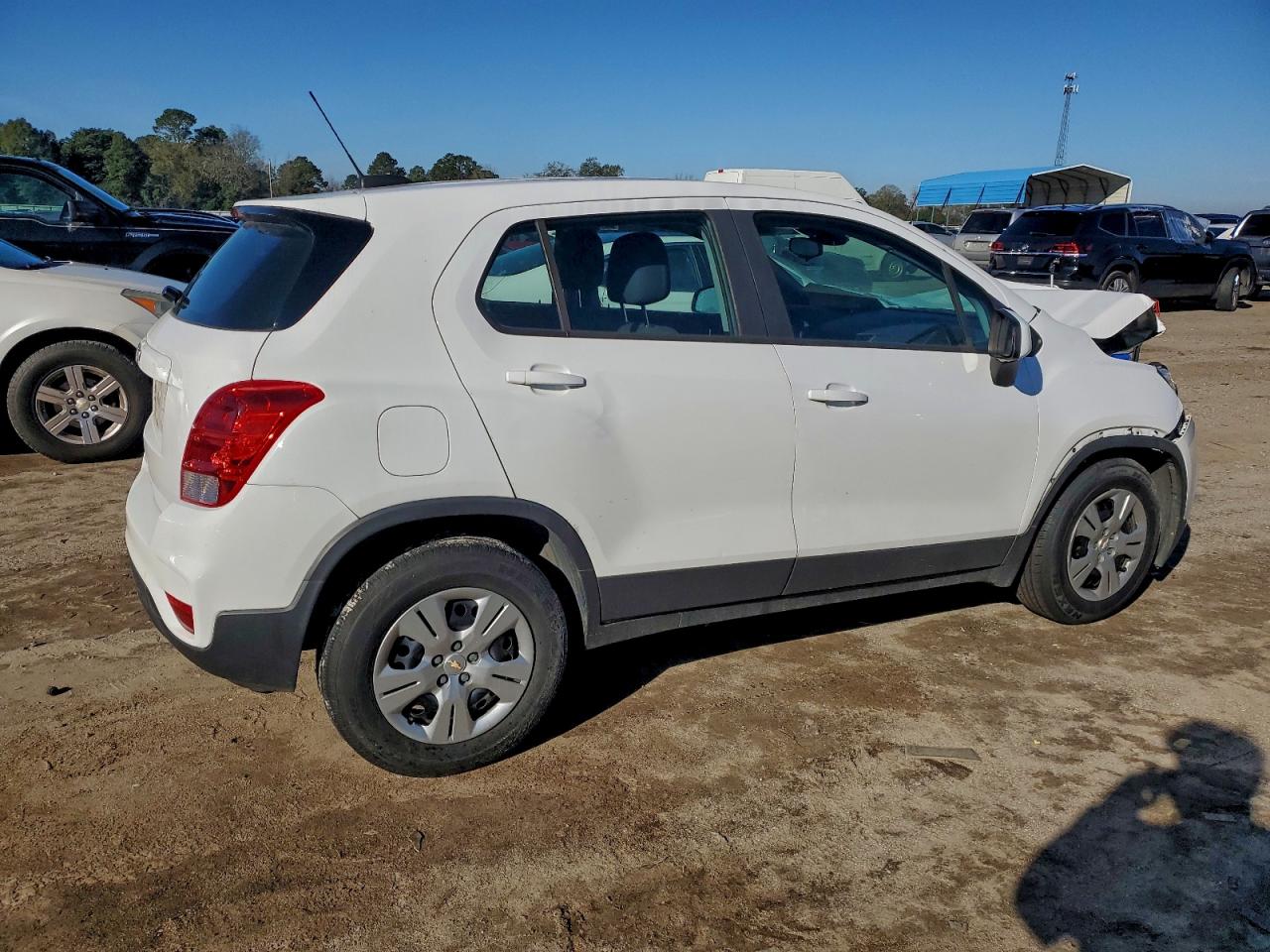 Chevrolet Trax Ls Image 3