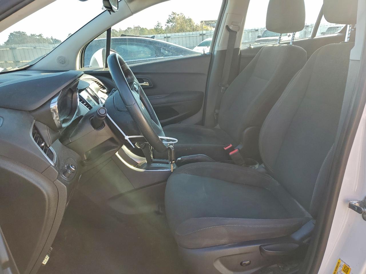 Chevrolet Trax Ls Image 5