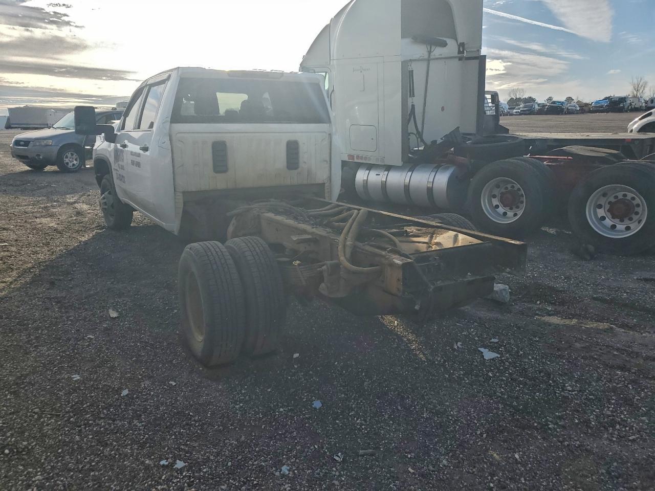 Chevrolet Silverado K3500 Image 4