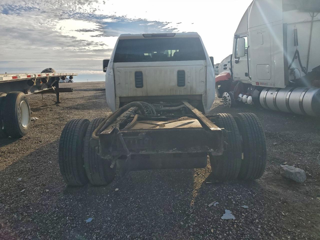 Chevrolet Silverado K3500 Image 12