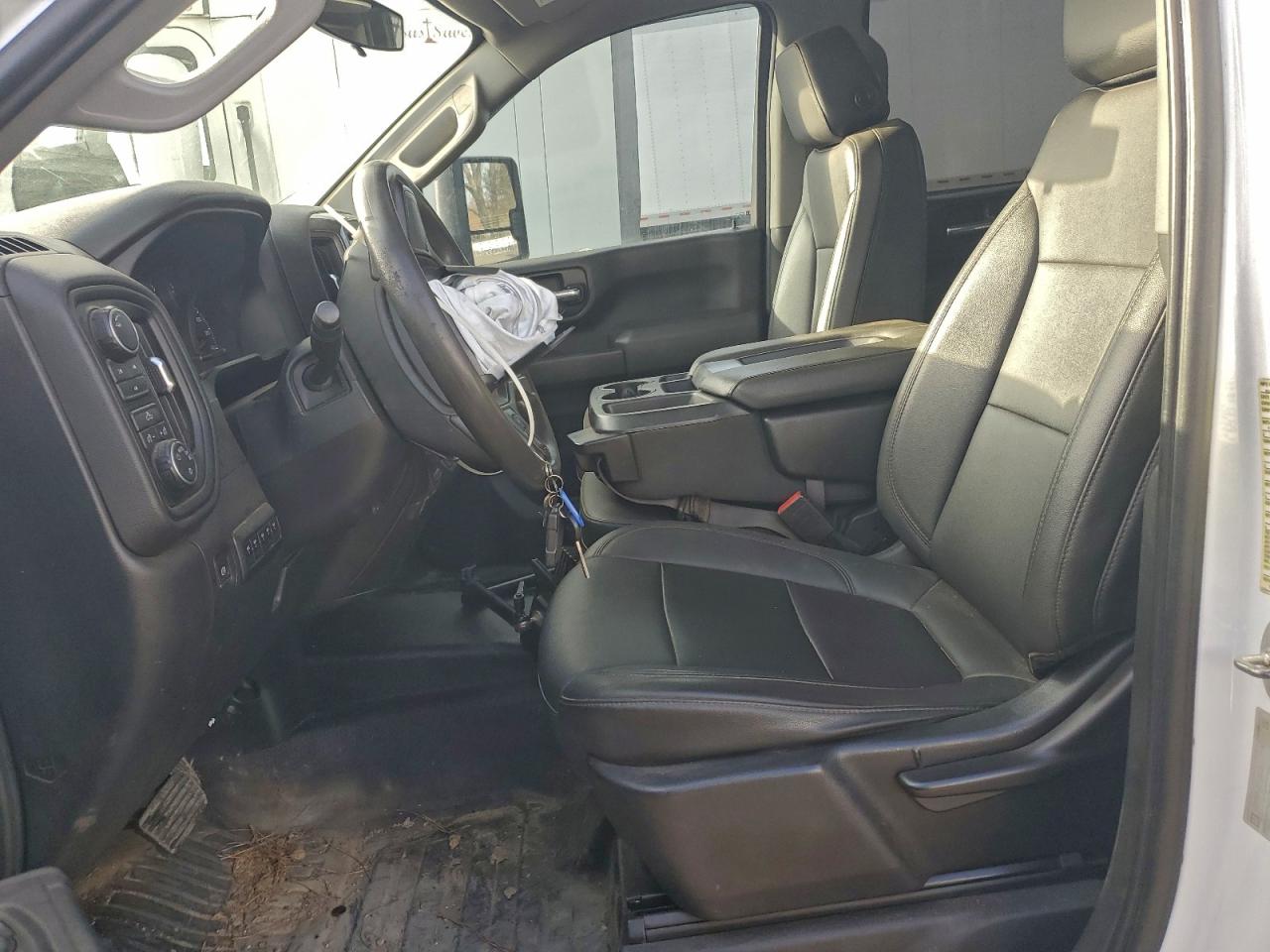 Chevrolet Silverado K3500 Image 5