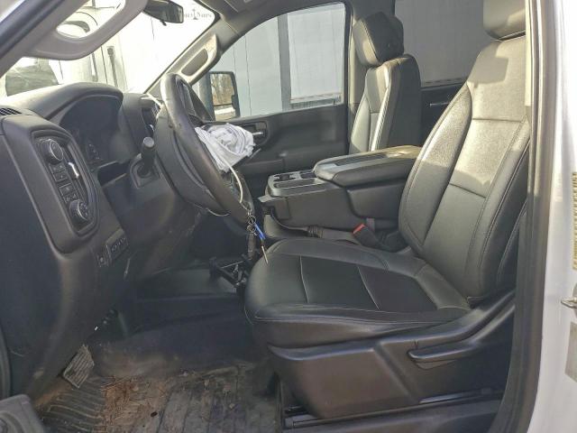 Chevrolet Silverado K3500 Image 5