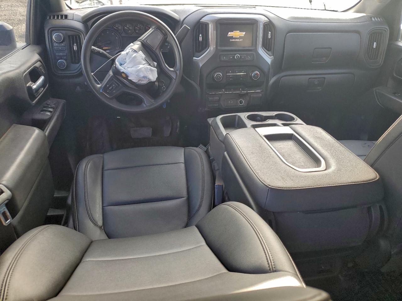 Chevrolet Silverado K3500 Image 6