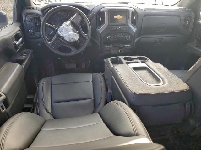 Chevrolet Silverado K3500 Image 6