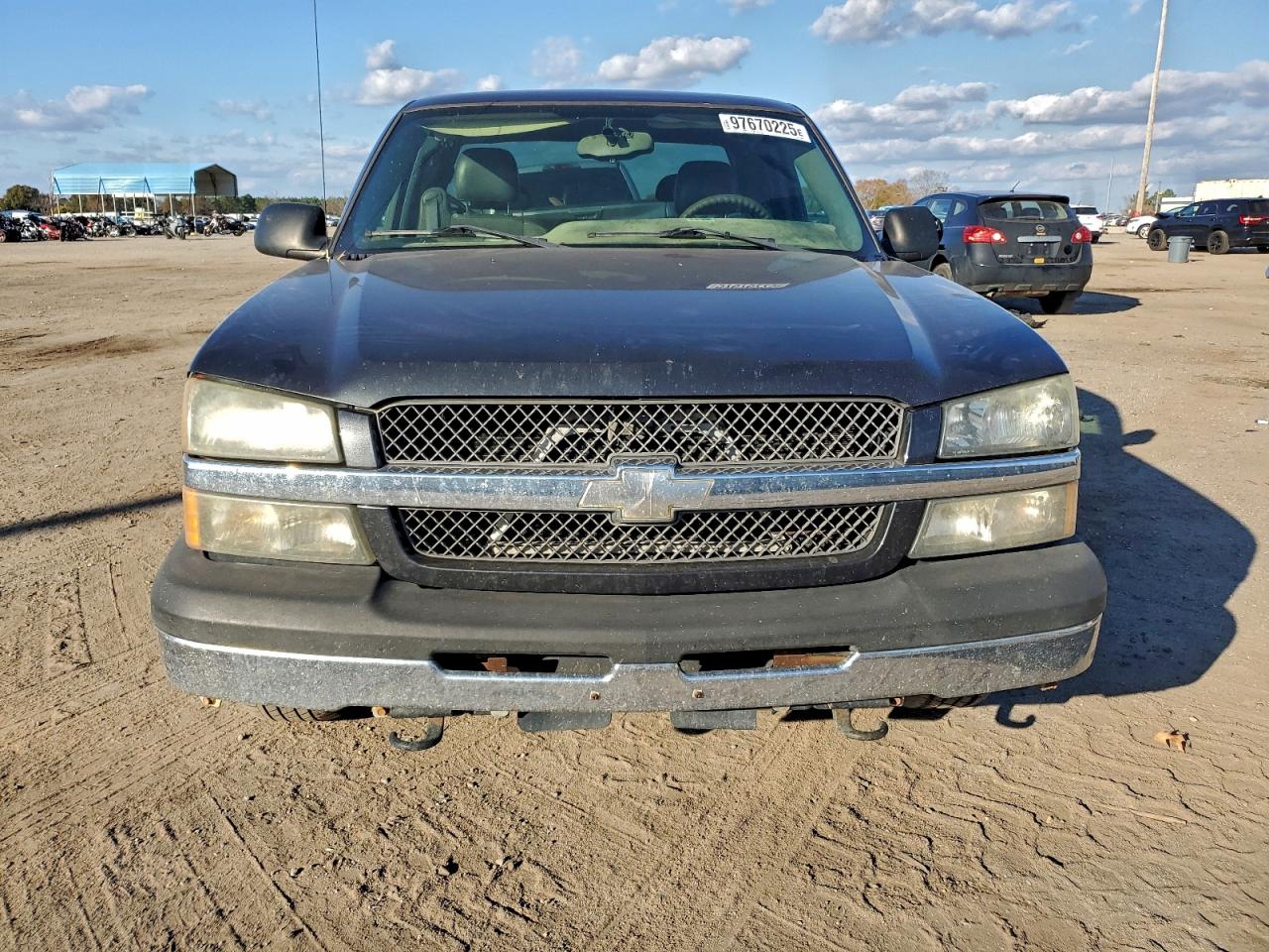 Chevrolet Silverado C1500 Image 3