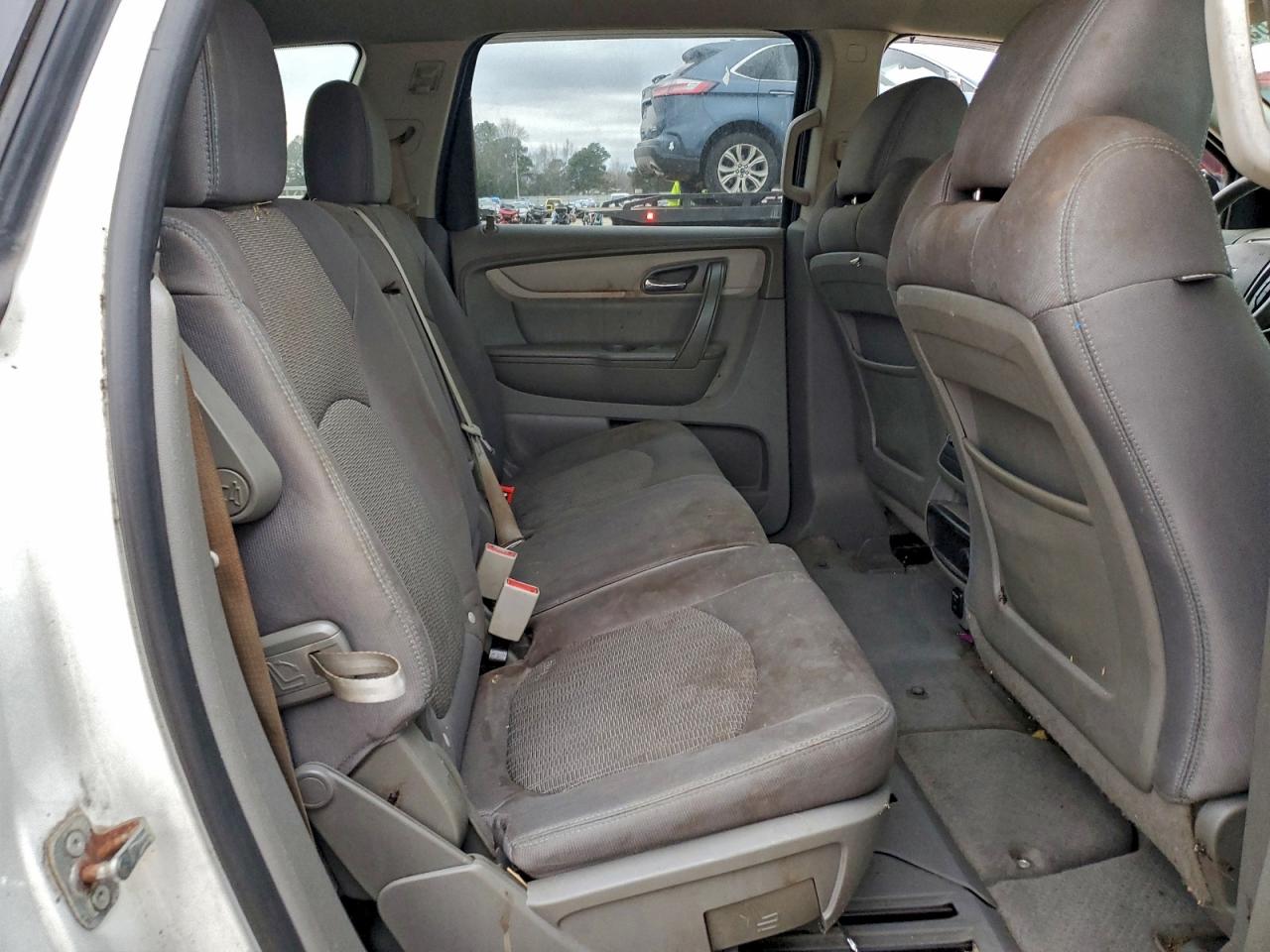 Chevrolet Traverse Ls Image 3