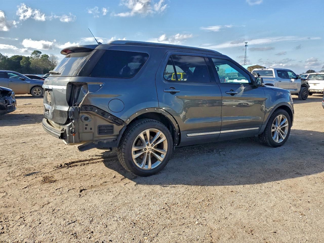 Ford Explorer Xlt Image 11