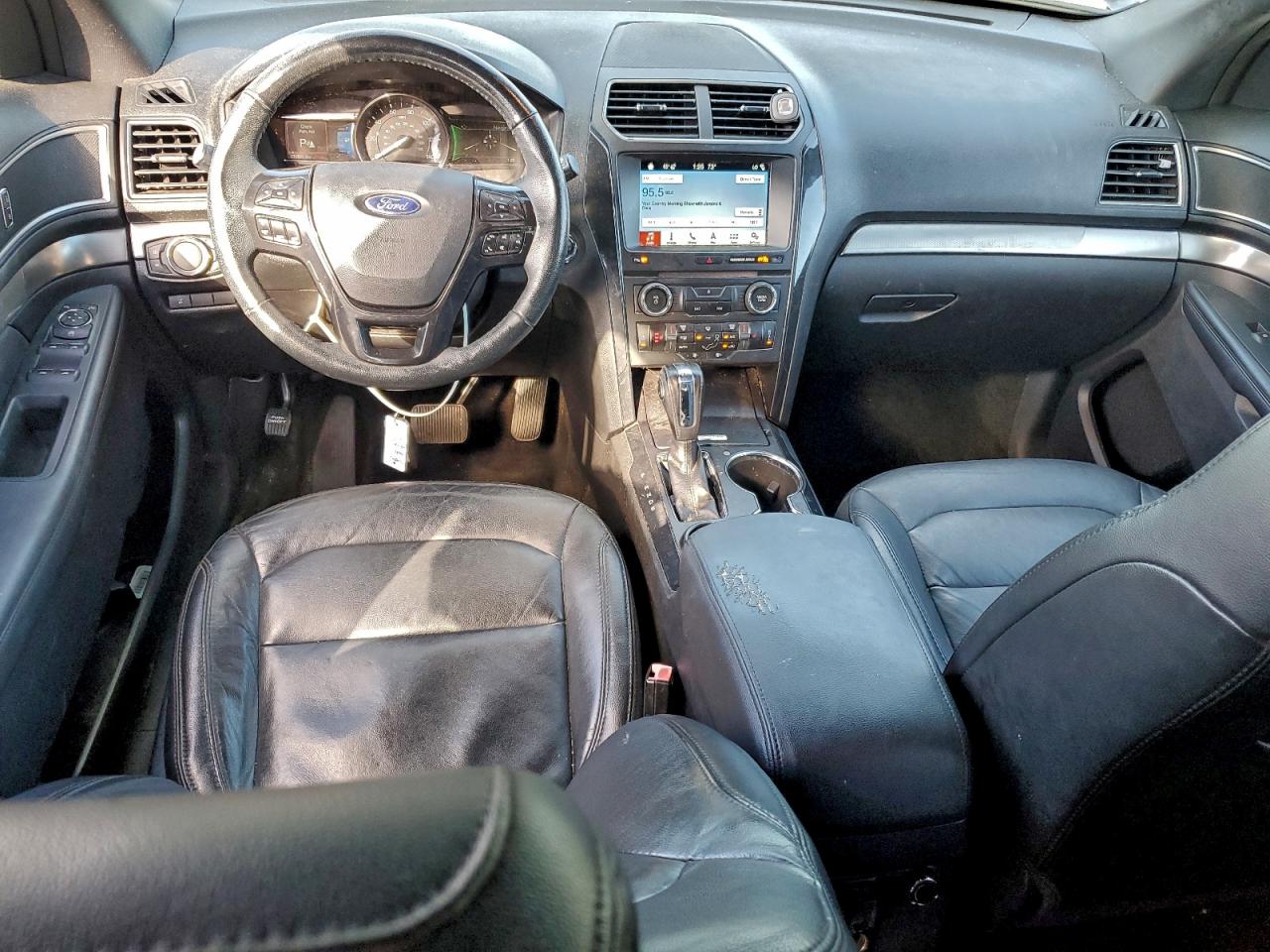 Ford Explorer Xlt Image 6