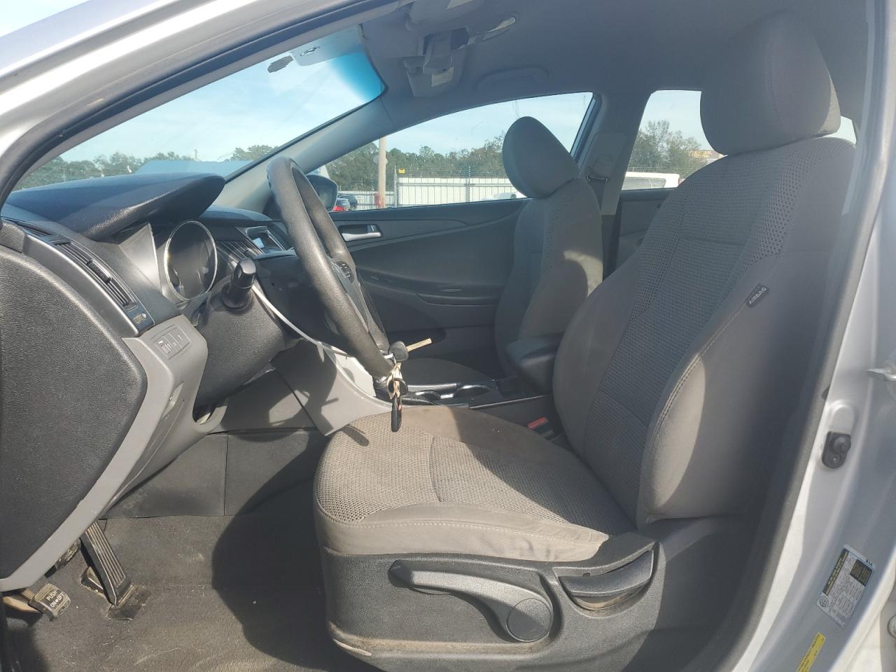 Hyundai SONATA Gls Image 9