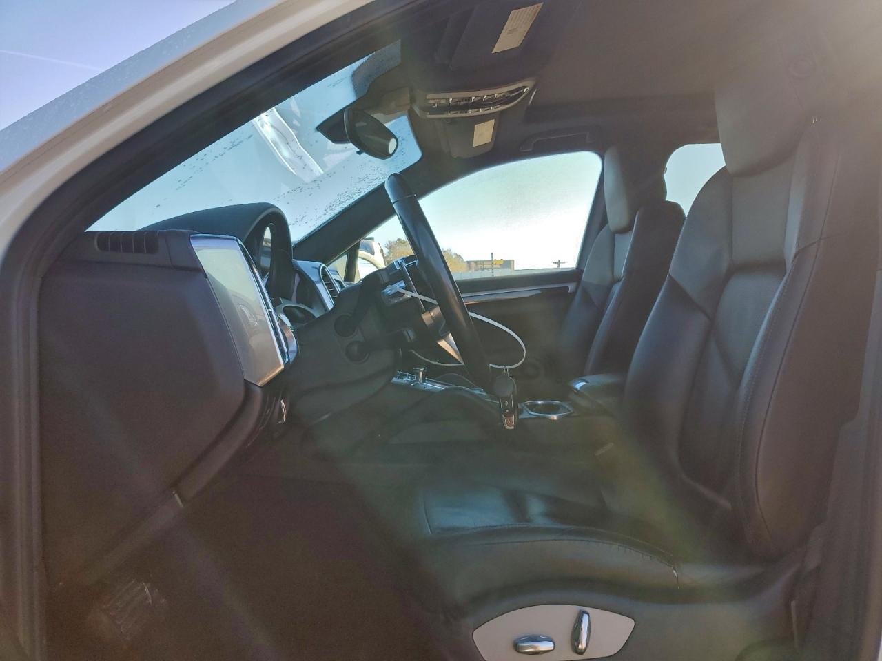 Porsche Cayenne Image 9