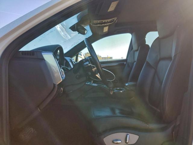 Porsche Cayenne Image 9