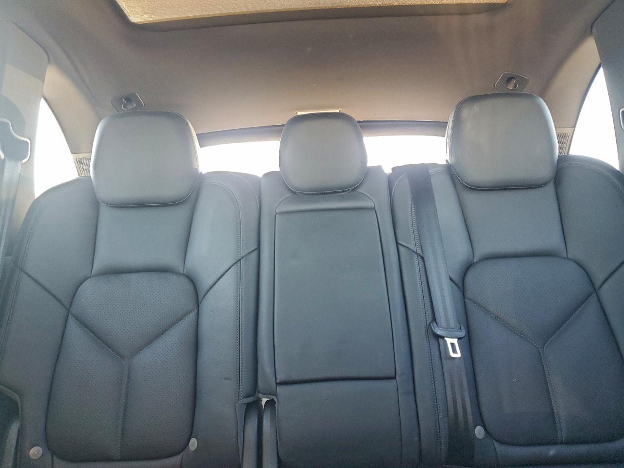 Porsche Cayenne Image 3