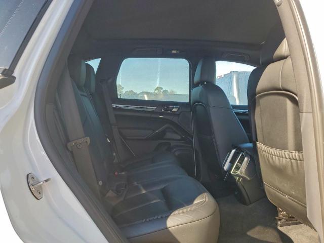 Porsche Cayenne Image 10