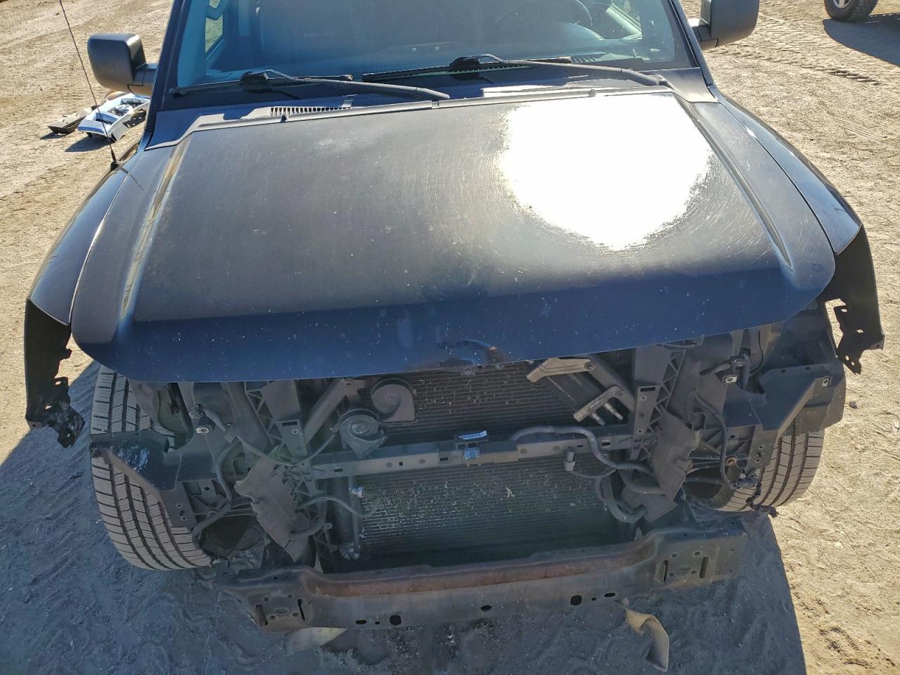 Nissan Titan S Image 10