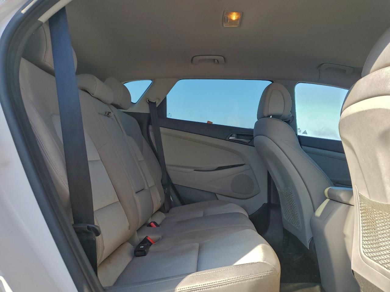 Hyundai TUCSON Limited Image 12