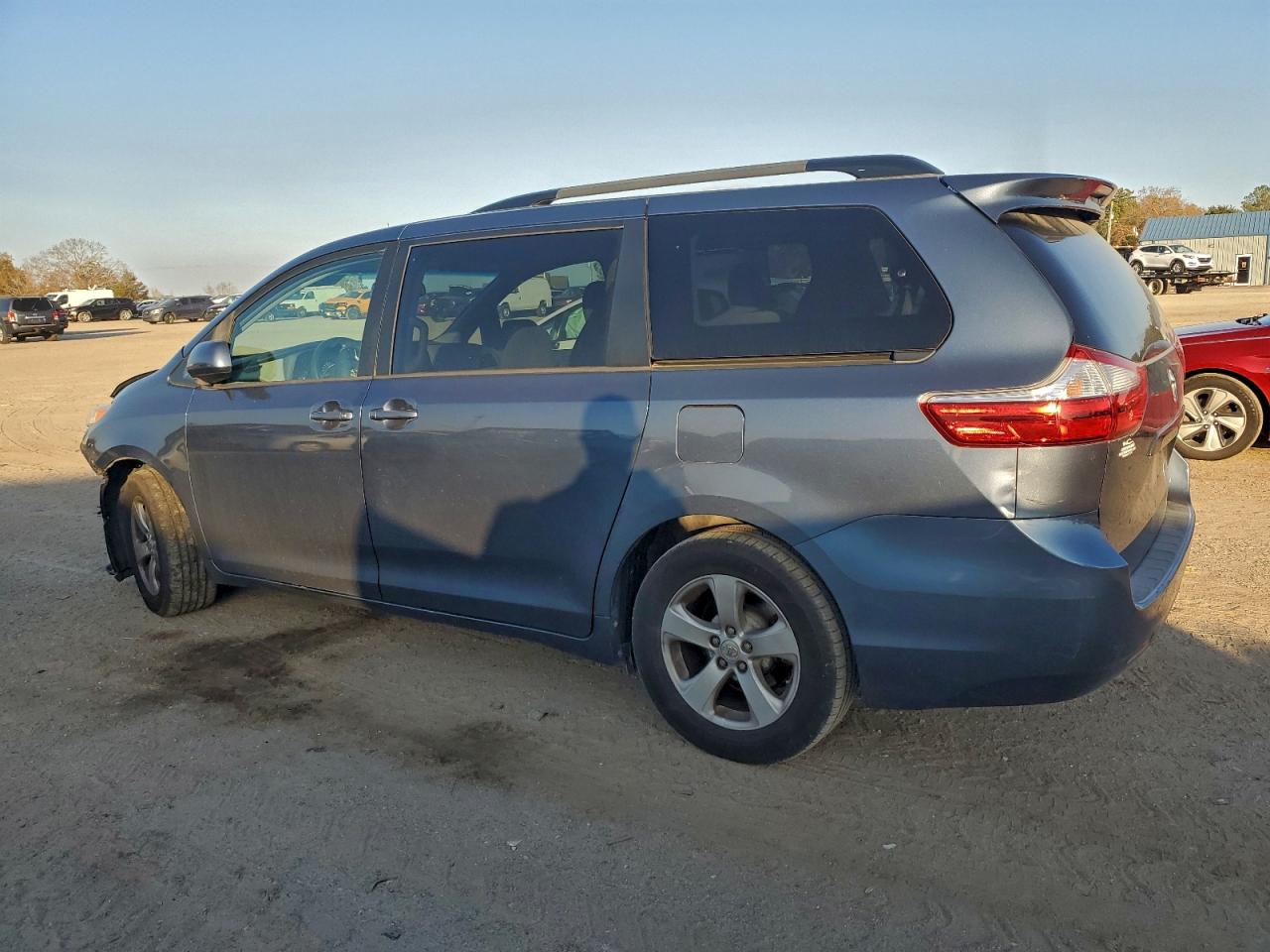 Toyota Sienna Le Image 11