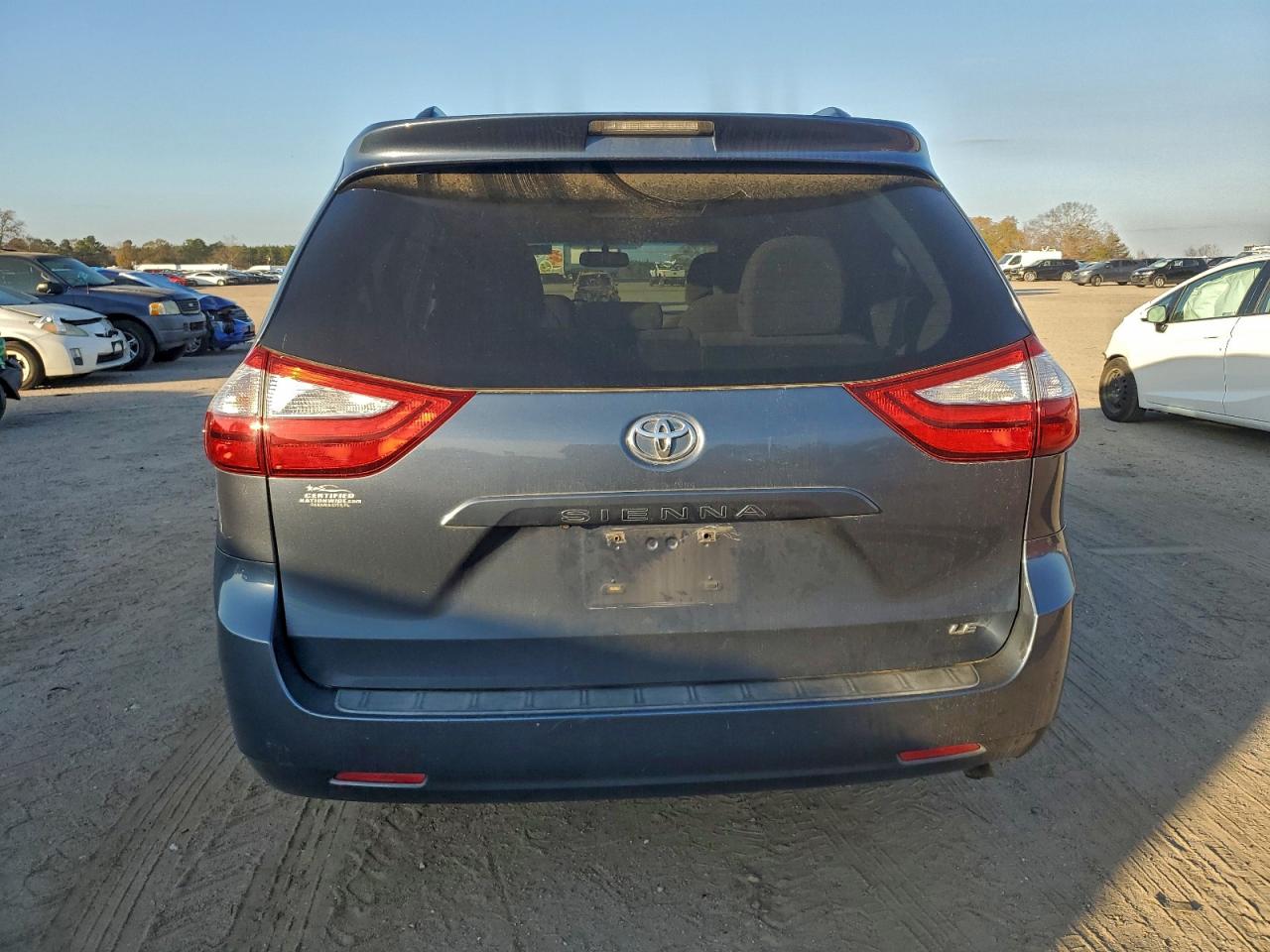 Toyota Sienna Le Image 9