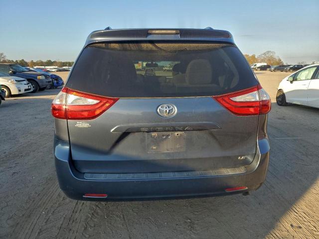 Toyota Sienna Le Image 9