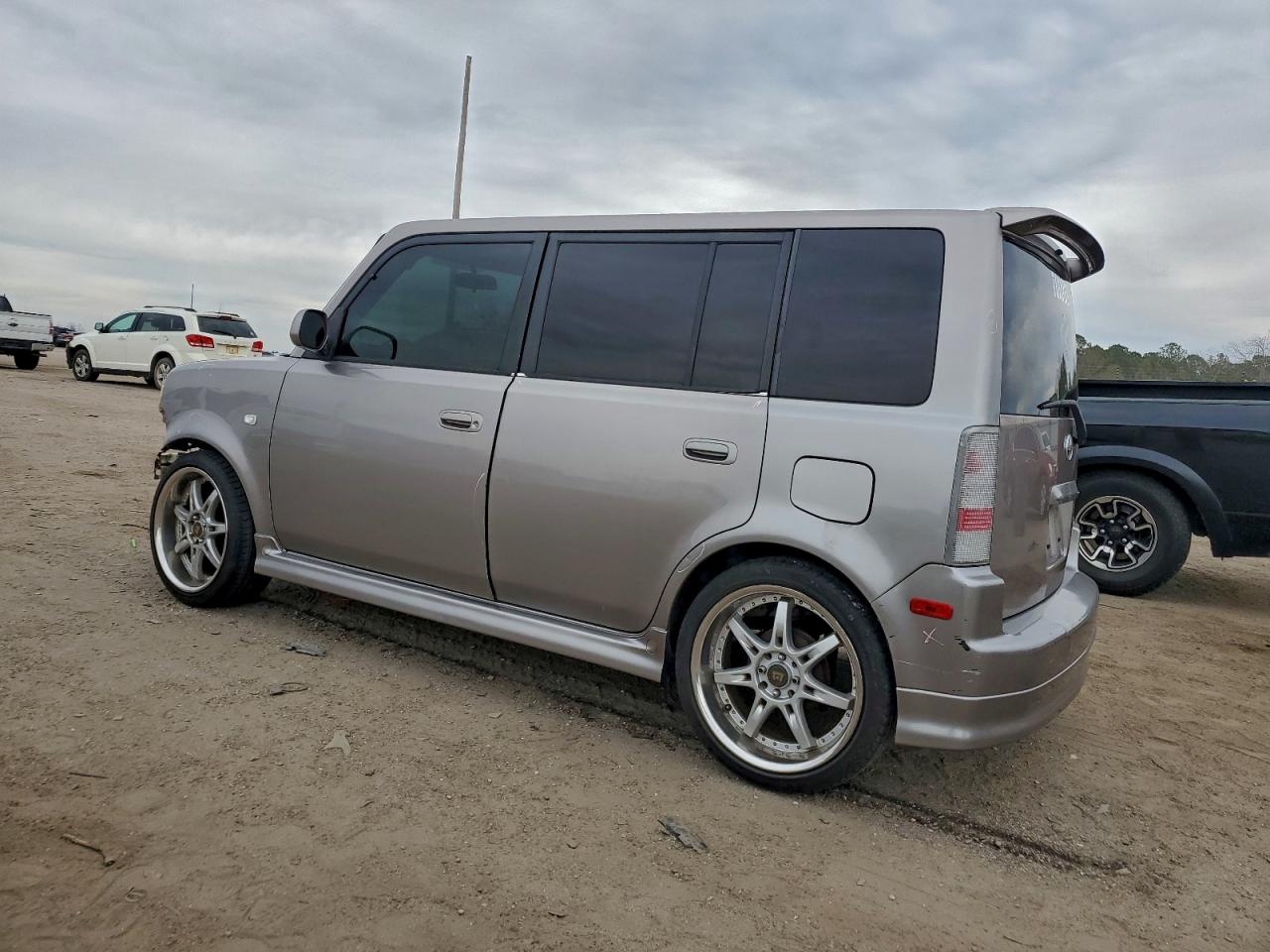 Toyota Scion Xb Image 5