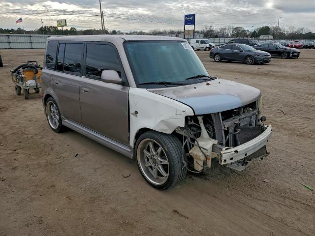 Toyota Scion Xb Image 8