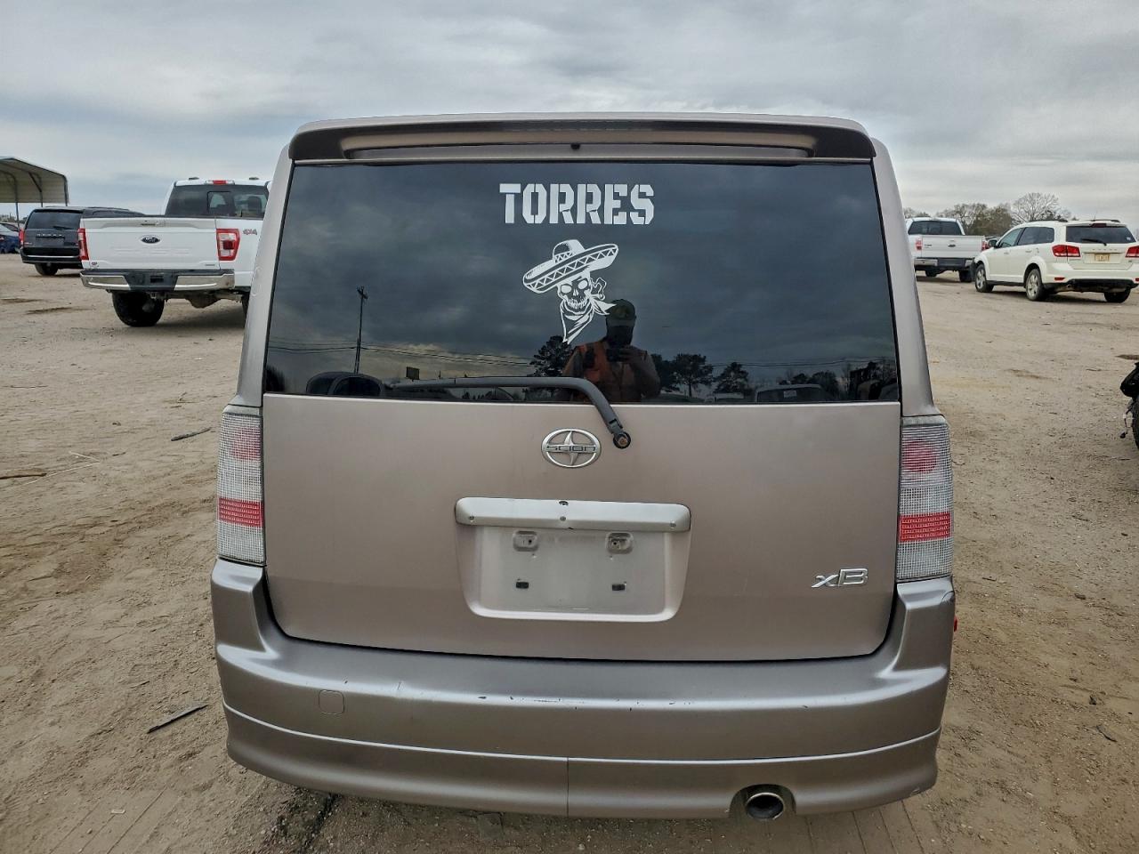 Toyota Scion Xb Image 7