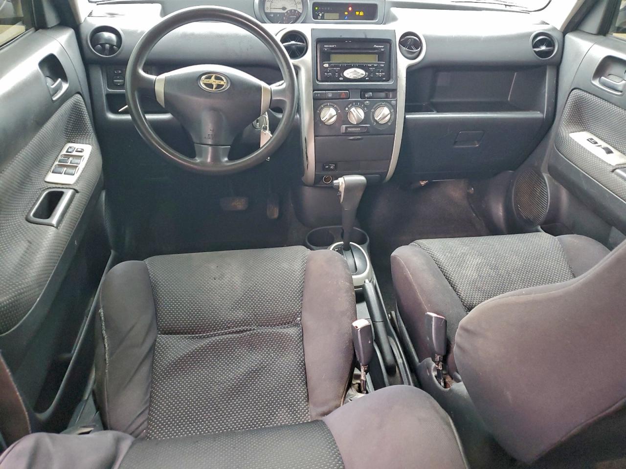 Toyota Scion Xb Image 11