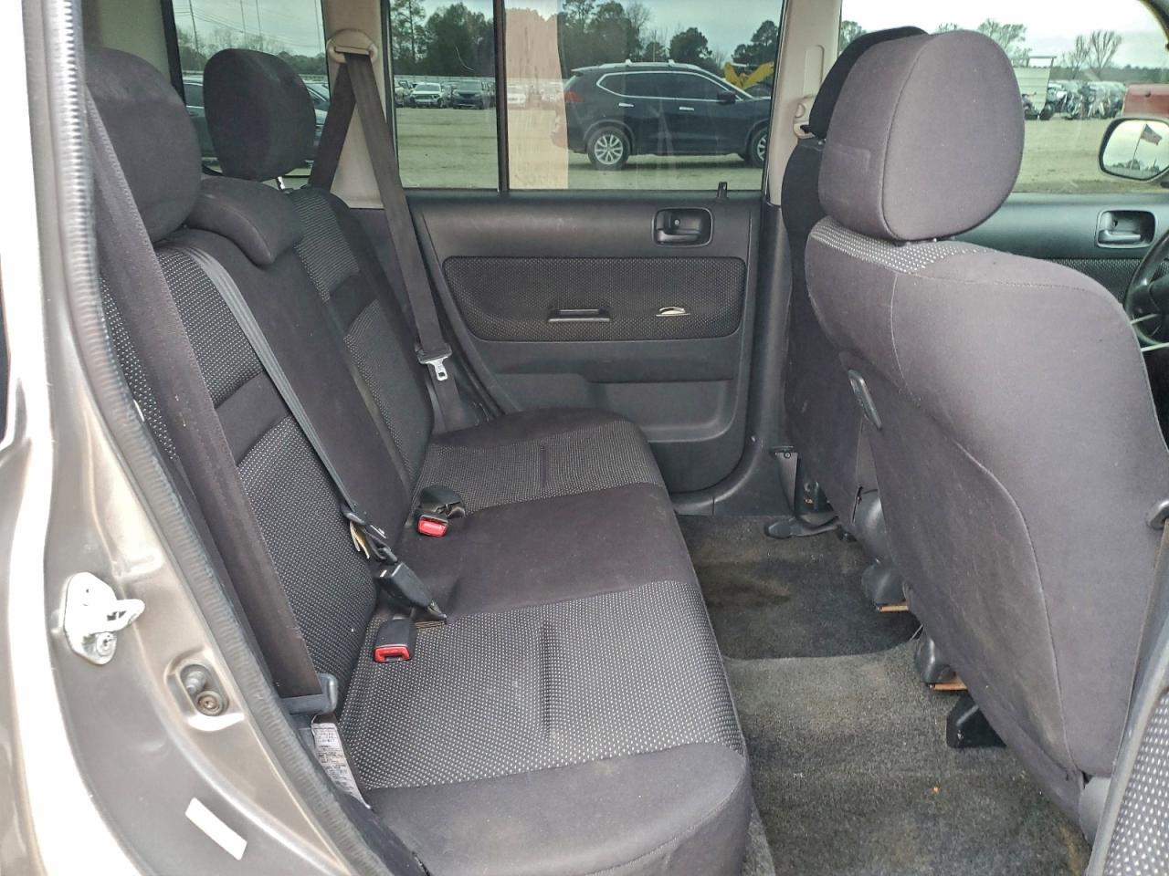 Toyota Scion Xb Image 2